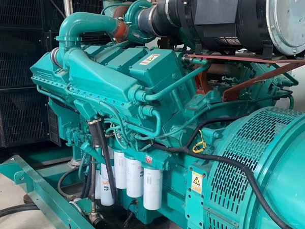 新泰更换100kW柴油发电机组机油时，需要注意哪些事项？